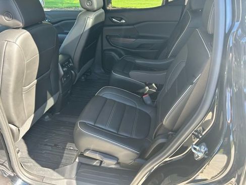 Used 2022 GMC Acadia Denali w/ Denali Technology Package image 4