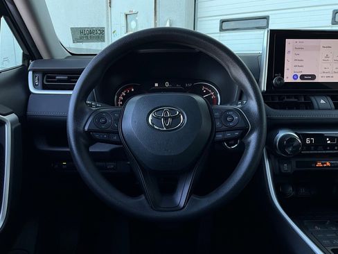 Used 2025 Toyota RAV4 XLE image 33