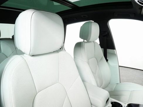 Certified 2024 Porsche Macan image 25