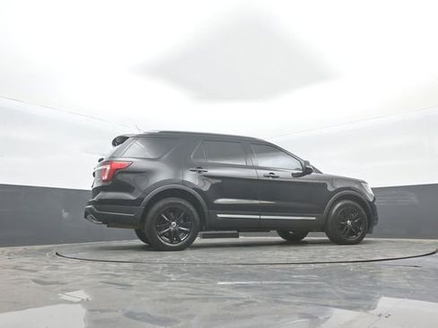 Certified 2018 Ford Explorer XLT w/ Equipment Group 201A AWD/4WD image 39