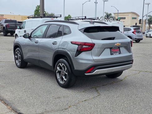 Used 2026 Chevrolet Trax LT FWD image 8