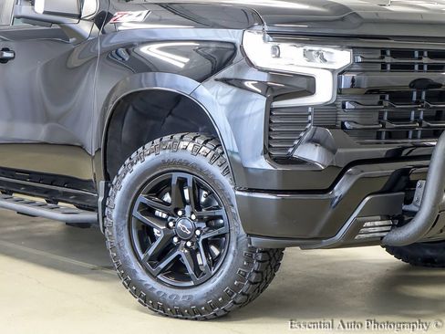Used 2023 Chevrolet Silverado 1500 LT Trail Boss w/ LT Trail Boss Premium Package AWD/4WD image 4