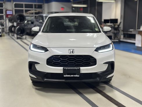 Used 2023 Honda HR-V LX image 2