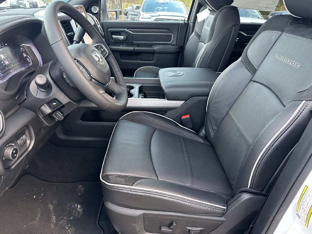 New 2026 RAM 2500 Laramie AWD/4WD image 14