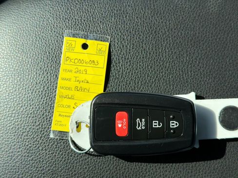 Used 2019 Toyota RAV4 XLE AWD/4WD image 34