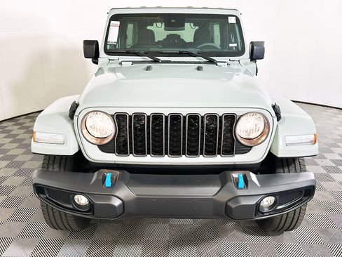 Used 2024 Jeep Wrangler Sport S image 8