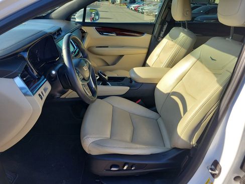 Used 2018 Cadillac XT5 Luxury w/ Driver Awareness Package FWD image 24