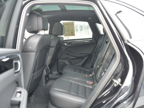 Certified 2026 Porsche Macan AWD/4WD image 14