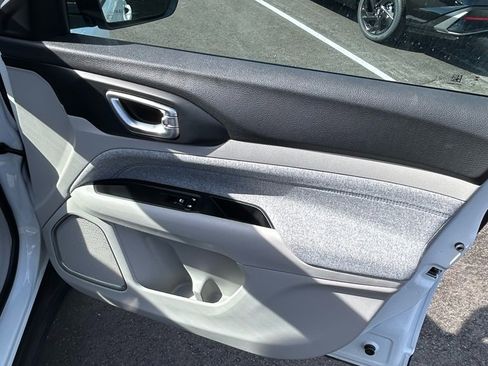 Used 2024 Jeep Compass Latitude image 16