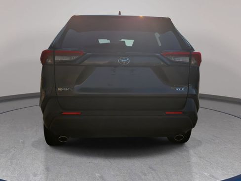 Used 2024 Toyota RAV4 XLE FWD image 6