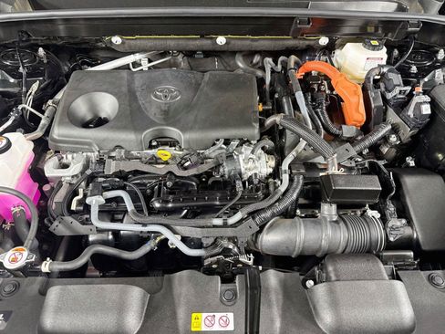 Used 2024 Toyota Venza XLE AWD/4WD image 47