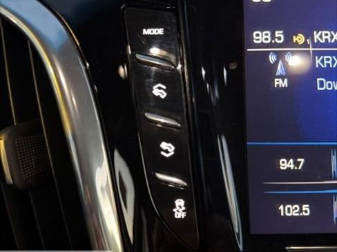 Used 2017 Cadillac Escalade ESV Luxury image 63