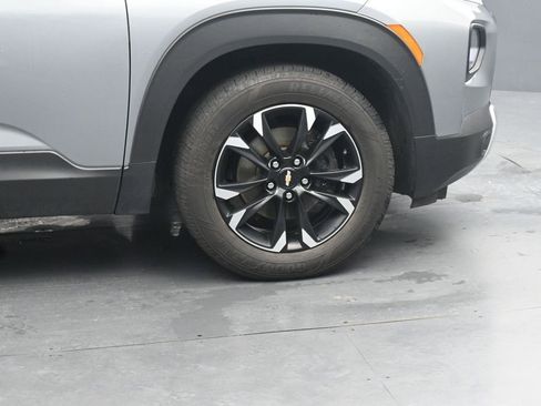 Used 2023 Chevrolet TrailBlazer LT w/ Convenience Package FWD image 11