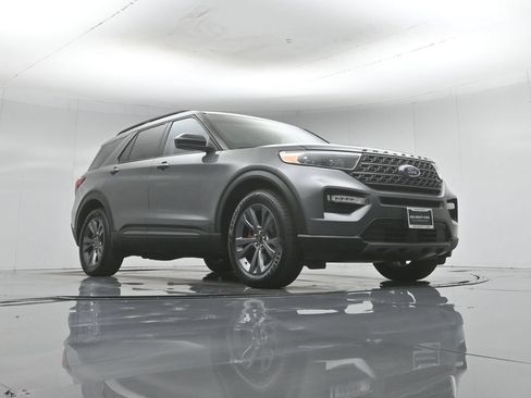 Certified 2023 Ford Explorer XLT w/ Equipment Group 202A RWD image 52