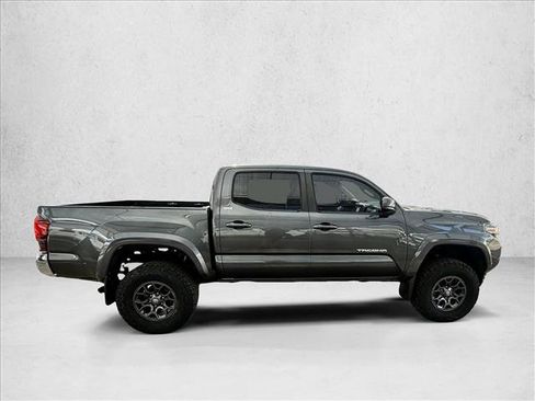 Used 2018 Toyota Tacoma SR5 AWD/4WD image 4