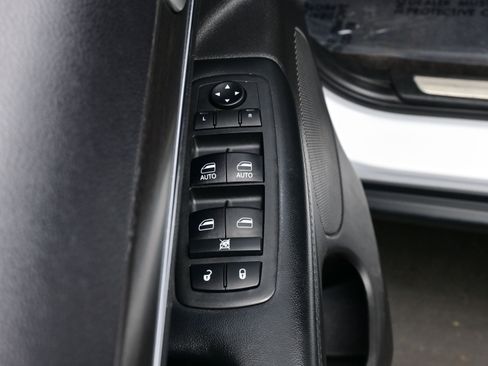 Used 2018 Jeep Grand Cherokee Limited image 10