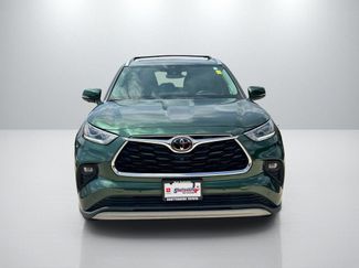 Used 2024 Toyota Highlander Platinum FWD video 2