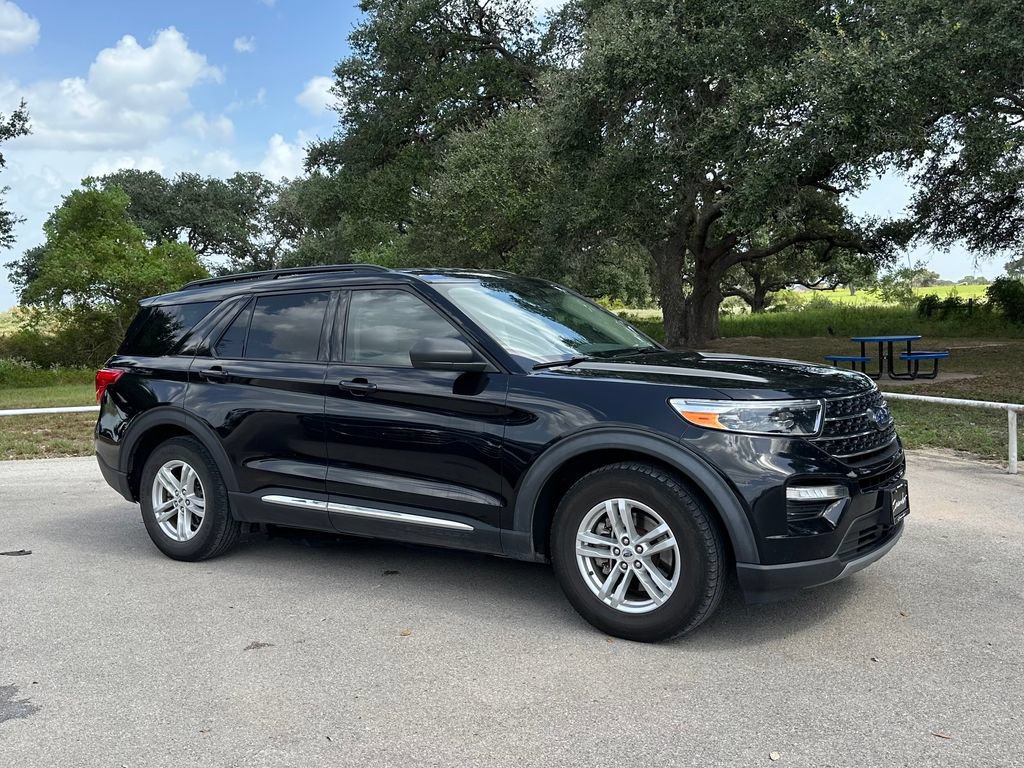 Used 2021 Ford Explorer XLT w/ Equipment Group 202A RWD image 3