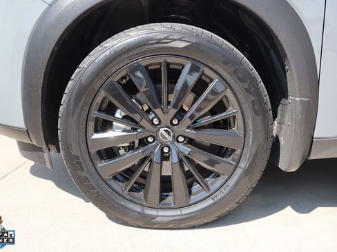 Used 2024 Nissan Pathfinder Platinum w/ Lighting Package (N92) AWD/4WD image 10