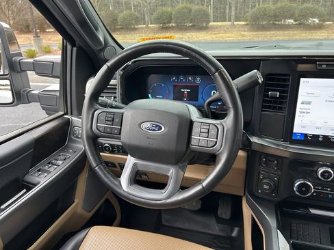 Used 2023 Ford F250 Lariat w/ Chrome Package image 30