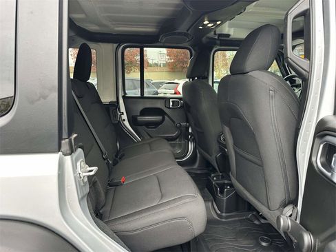 Used 2022 Jeep Wrangler Unlimited Willys image 13