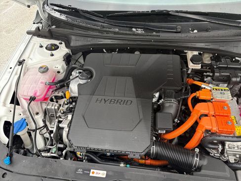 Used 2025 Hyundai Elantra Limited image 33