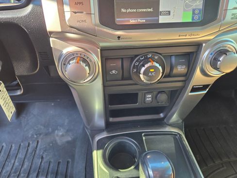 Used 2017 Toyota 4Runner SR5 Premium image 40