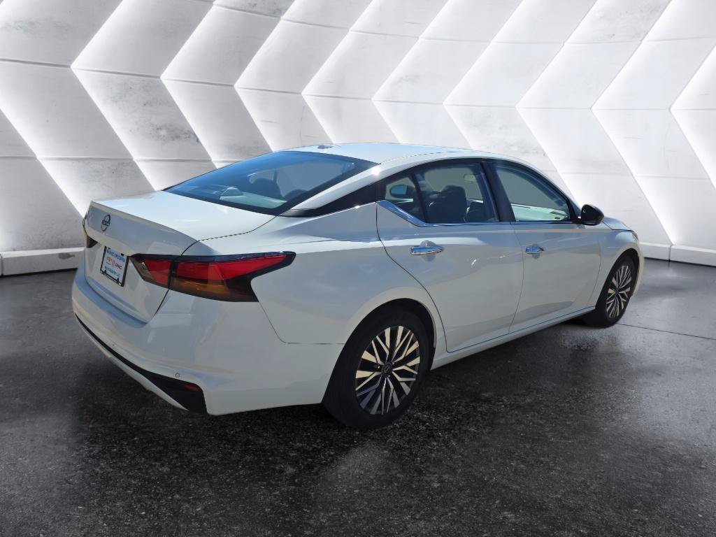 Used 2025 Nissan Altima 2.5 SV FWD image 5