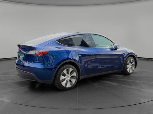 Used 2022 Tesla Model Y Long Range AWD/4WD image 4