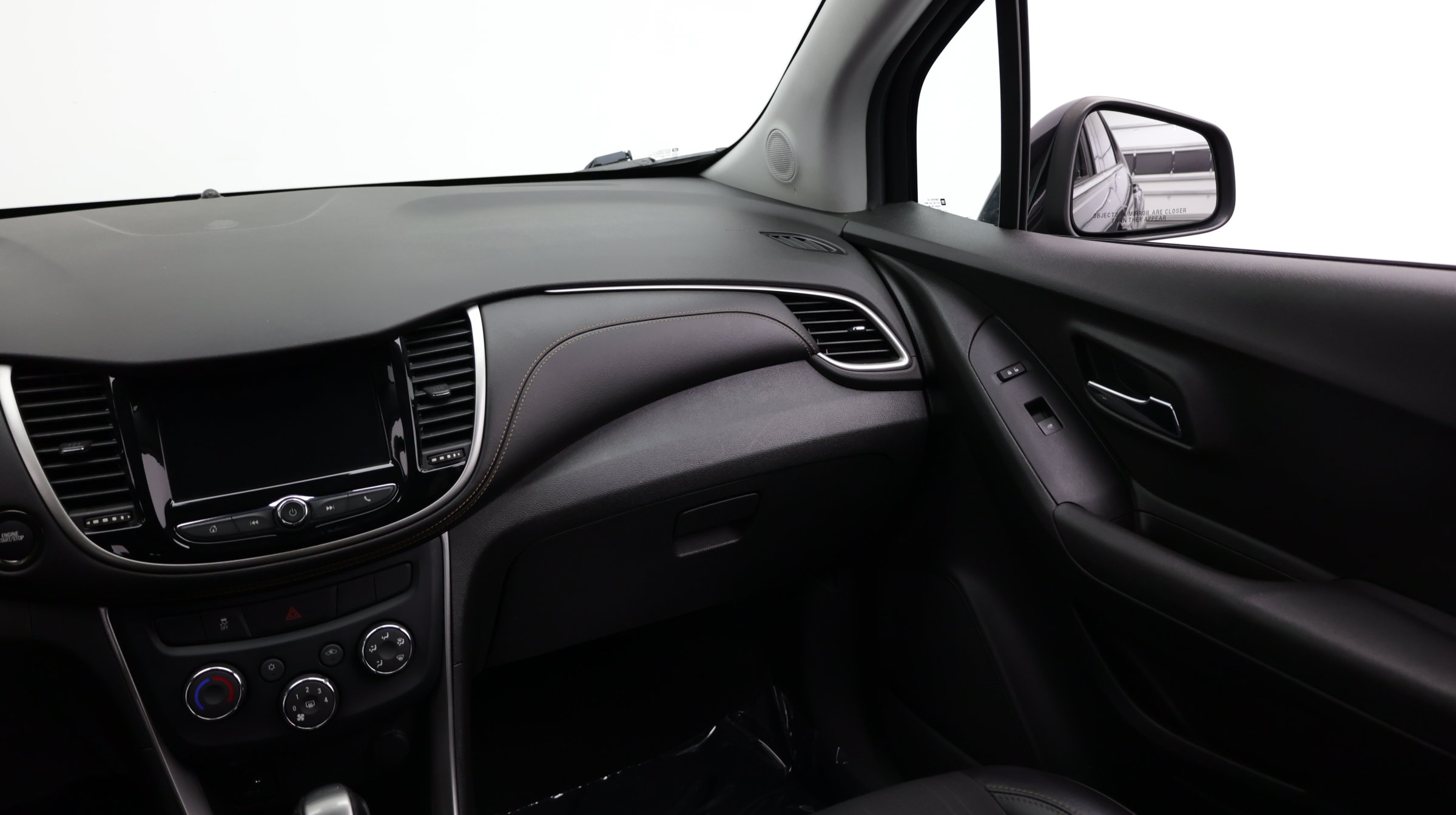 Used 2018 Chevrolet Trax LT w/ LT Convenience Package FWD image 29