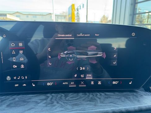 Used 2025 Audi Q5 Premium w/ Convenience Package image 16