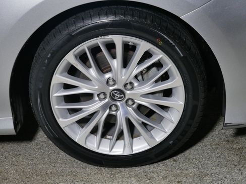 Used 2018 Toyota Camry XLE FWD image 15