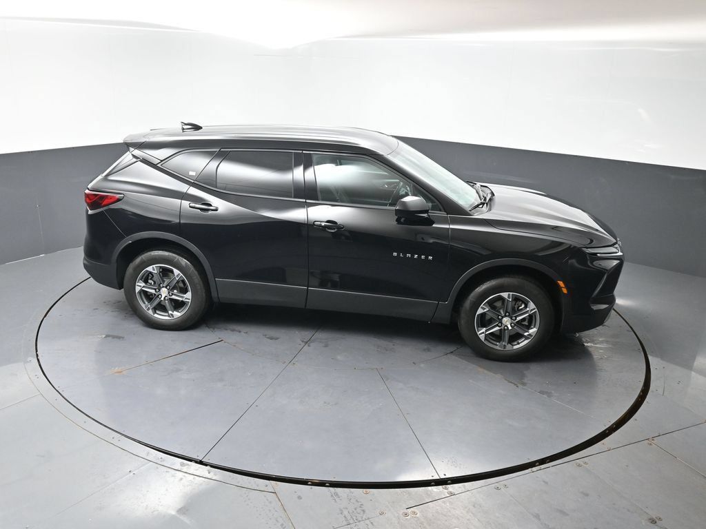 Used 2025 Chevrolet Blazer LT FWD image 40