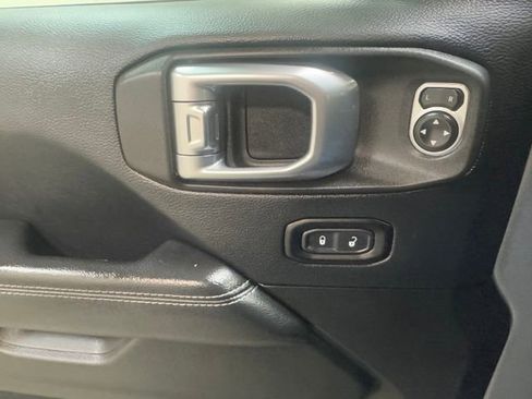 Used 2018 Jeep Wrangler Unlimited Sahara AWD/4WD image 14