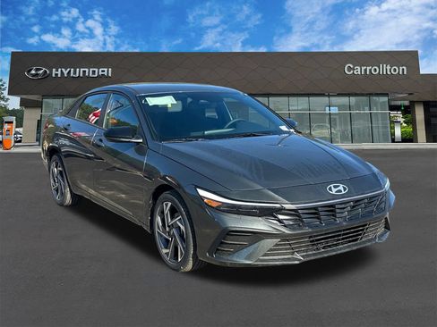 Certified 2025 Hyundai Elantra Sport FWD image 3