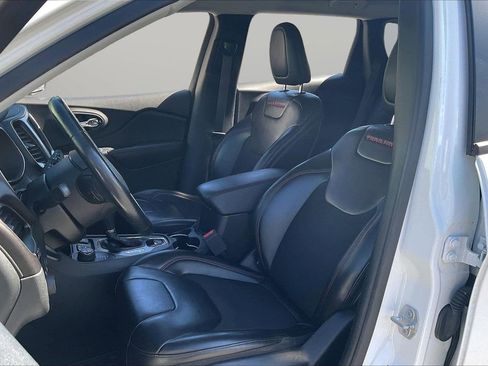 Used 2019 Jeep Cherokee Trailhawk w/ Comfort/Convenience Group image 21