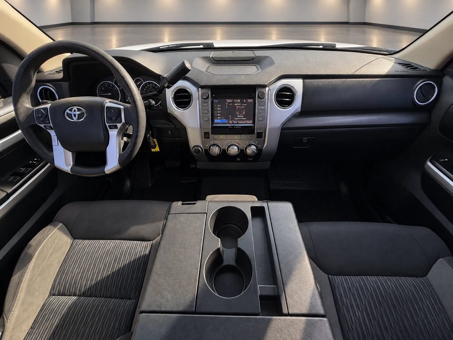 Used 2015 Toyota Tundra SR5 AWD/4WD image 12