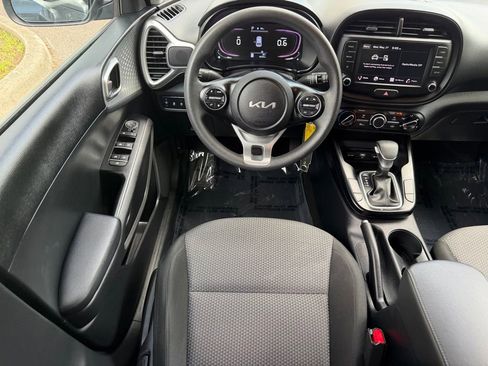 Used 2024 Kia Soul LX w/ Option Group 015 FWD image 14