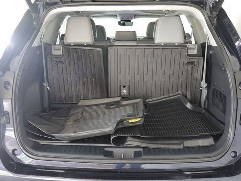 Used 2023 Toyota Highlander XLE AWD/4WD image 23