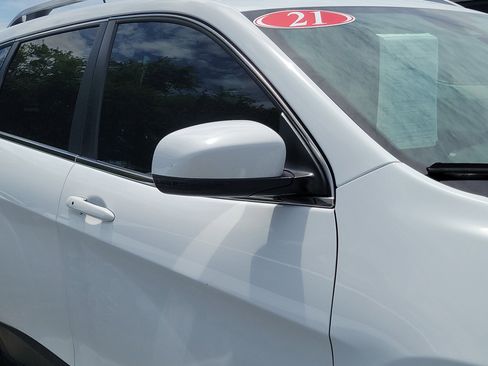 Used 2021 Jeep Cherokee Latitude Lux w/ Sun & Sound Group FWD image 3