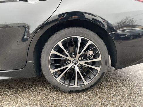 Used 2018 Toyota Camry SE w/ Moonroof Package image 10