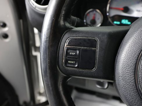 Used 2011 Jeep Wrangler Unlimited Sahara AWD/4WD image 30