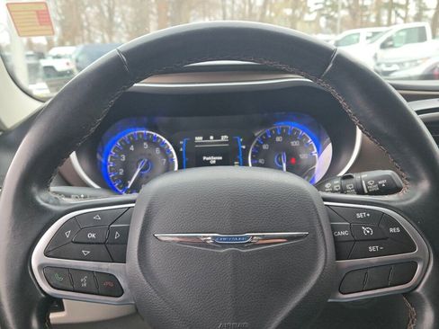 Used 2017 Chrysler Pacifica Touring-L w/ Tire & Wheel Group image 28