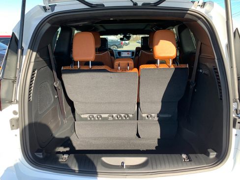 New 2026 Chrysler Pacifica Pinnacle image 18