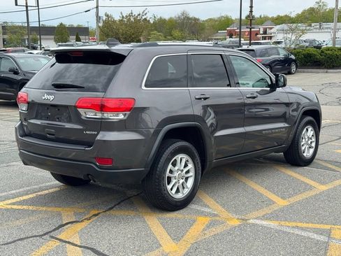Used 2019 Jeep Grand Cherokee Laredo AWD/4WD image 5