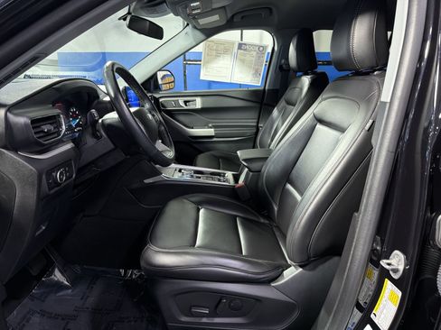Used 2023 Ford Explorer XLT w/ Equipment Group 202A AWD/4WD image 25