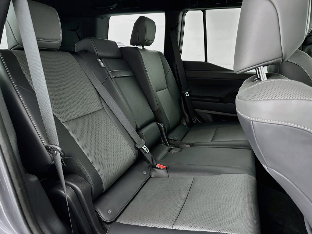 Used 2025 Lexus GX 550 w/ Cold Area Package AWD/4WD image 27
