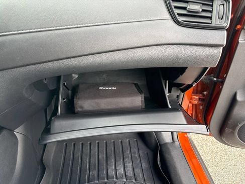 Used 2018 Nissan Rogue SV FWD image 20