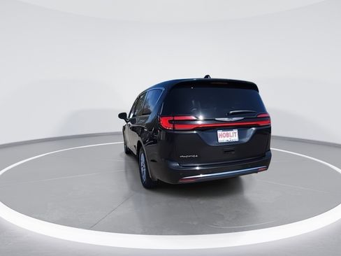 Certified 2023 Chrysler Pacifica Touring-L image 7