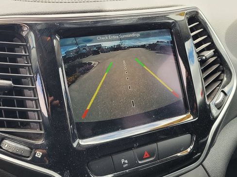 Used 2019 Jeep Cherokee Limited w/ Luxury Group FWD image 21